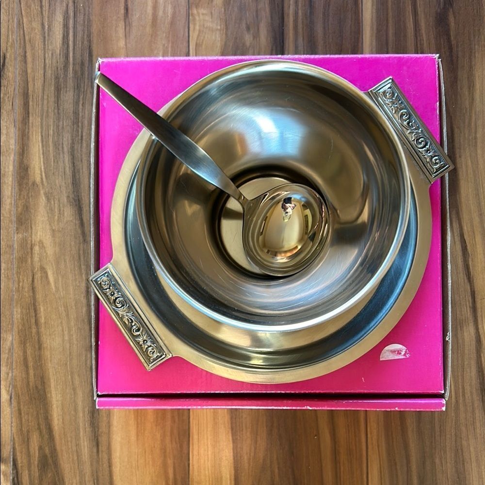 NEW International Decorator Stainless Gravy Boat